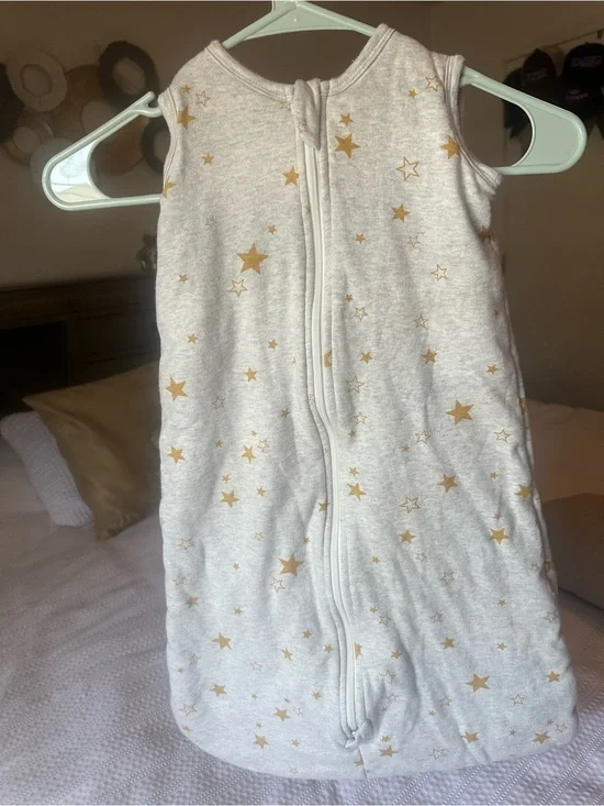 Baby Sleeveless Zip Sleep Sack in Gold Star Print 100% cotton 3-6 months