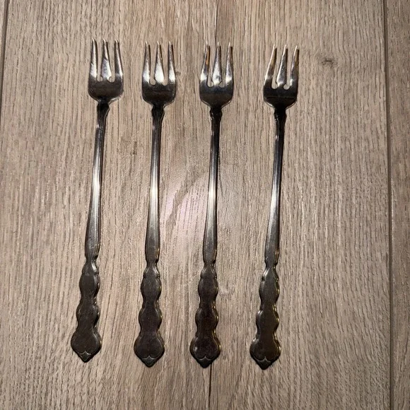 4 Cocktail Seafood Forks Oneida‎ VALERIE Distinction Deluxe Stainless Flatware