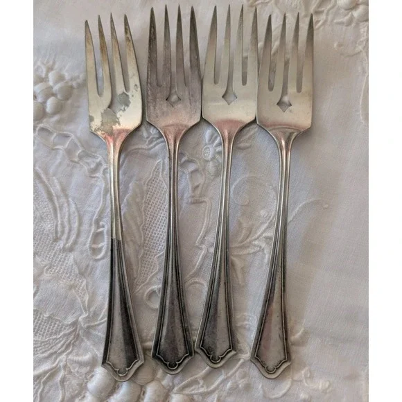 Vernon-Ashley Oneida Community Par Plate Salad Forks 4‎ Pc Silver Plate 1917