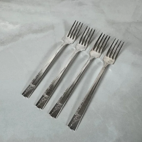 Set‎ of 4 Oneida Nobility Plate Silver Plated Dinner Forks Caprice Floral Lot 2