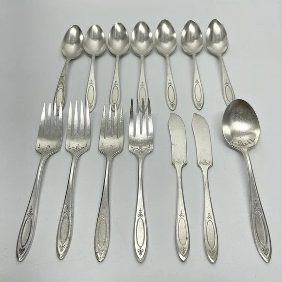 Vintage 1917 Oneida Community‎ Plate Adam Pattern Flatware Silverware Set of 14