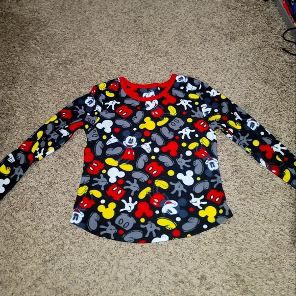 Disney pijama top good condition color black Multicolors