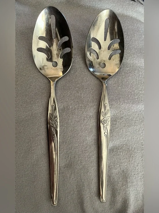 Hull Island Queen Stainless Floral Slotted Serving Spoons Japan Set of 2