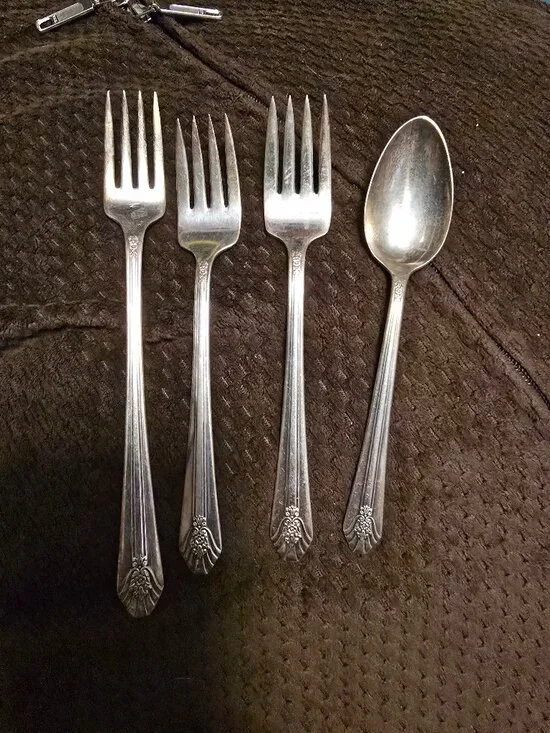 Wm Rogers 4pc Imperial Pattern Silverplate Flatware Vintage