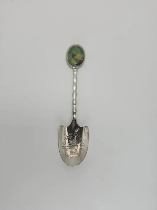 North Dakota Enamel Shovel Souvenir Collector Spoon Peace Garden State
