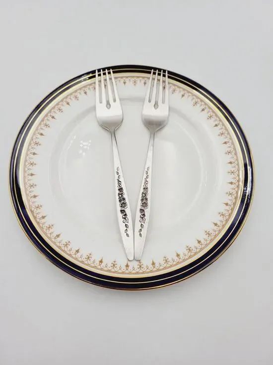 International Deep Silver LAUREL MIST Salad Forks Set 2 Silverplate Flatware Vtg