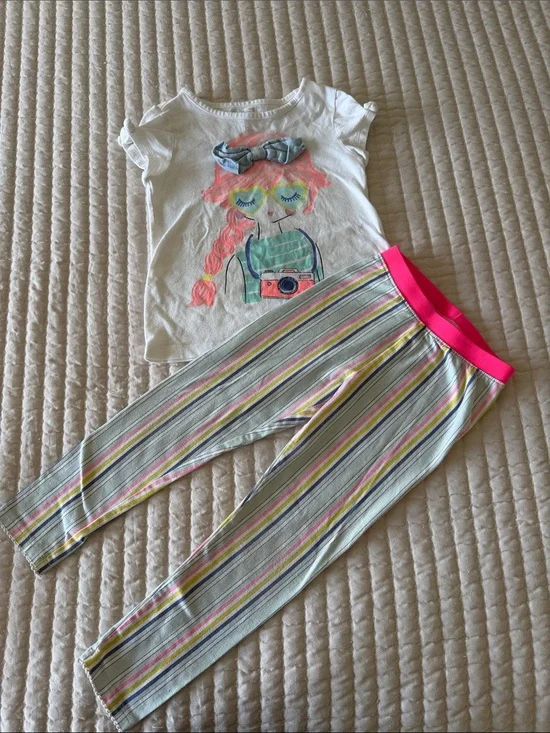 GAP Girls White Graphic Short-Sleeve Top with Pink-Trim Striped Leggings