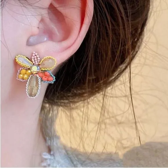 Orange flower stud earrings M66