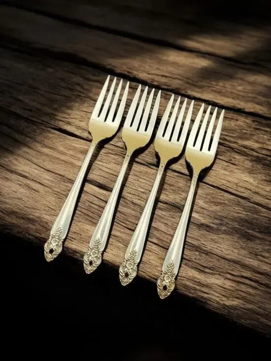 Oneida Prestige Silverplate Set of 4 Salad Fork 1951 Distinction Flatware Vtg