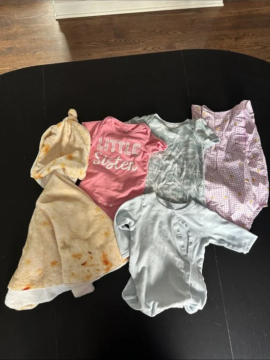 Baby Girl Onesies & Blanket Bundle - Pink 