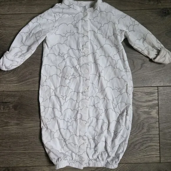 Mighty Goods Newborn NB Sleeper Gown White Sun Cloud Snaps Cotton Mitten Cuffs