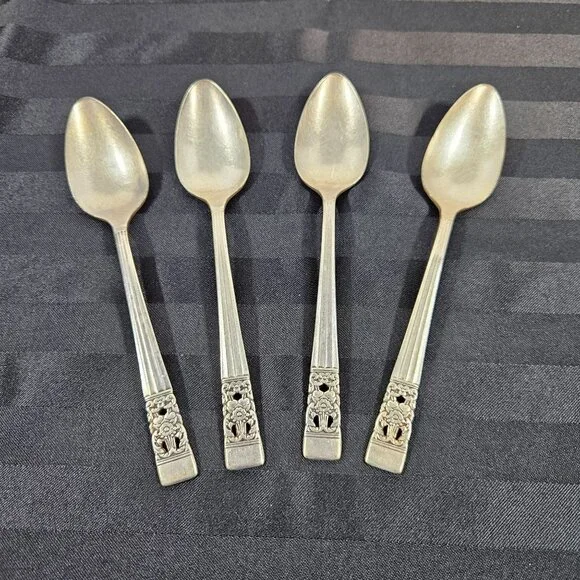 Vintage Oneida Community‎ Plate Silverplate 4 Teaspoons Coronation Pattern