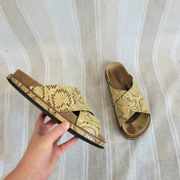 Free People Sidelines Footbed Sandals Snakeskin Size 7.5/8‎