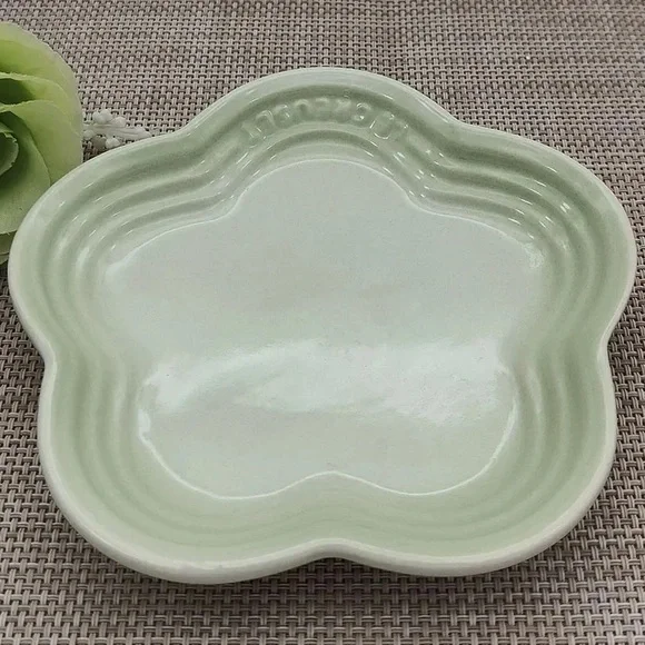Le Creuset Stoneware Flower Petal Scalloped Trinket Dish Plate Tray