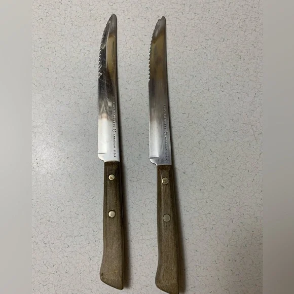 Vintage 2 EKCO Flint Vanadium Stainless Steel Arrowhead Steak Knife USA