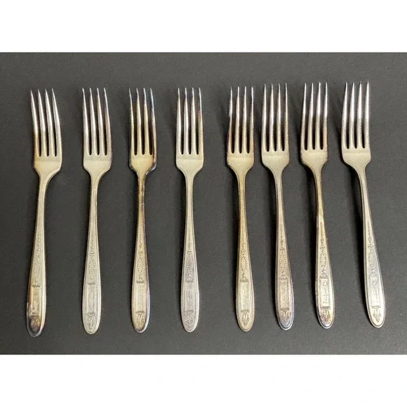 8 Oneida Community Grosvenor Dinner Forks Silverplate 7 3/4