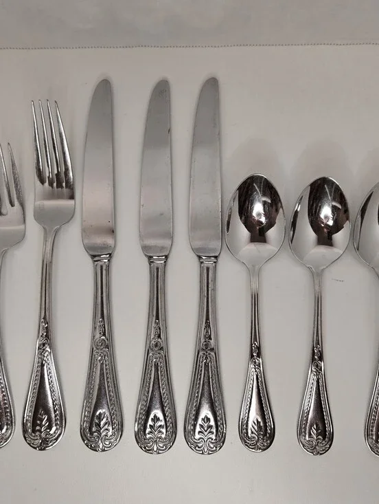 Pfaltzgraff ABIGAIL Stainless 18/8 Flatware 8 Pcs. Knives, Spoons, Forks
