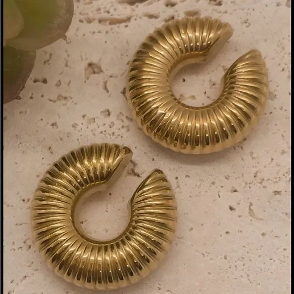 C shape cuff N821