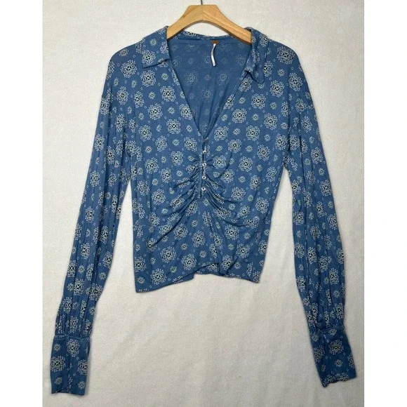 Free People Blue Medallion Print Ruched Button Front V-Neck‎ Blouse Top Womens M