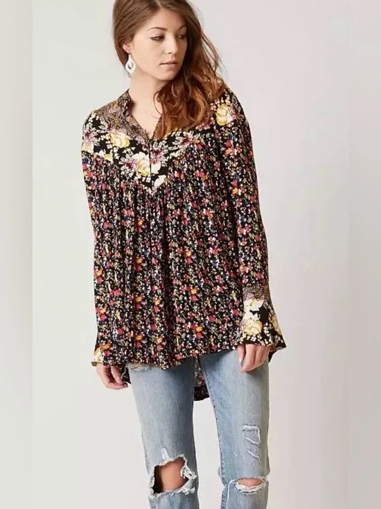 FREE PEOPLE Wildflower Fields Henley Tunic Top V-neck button Women’s Size Medium