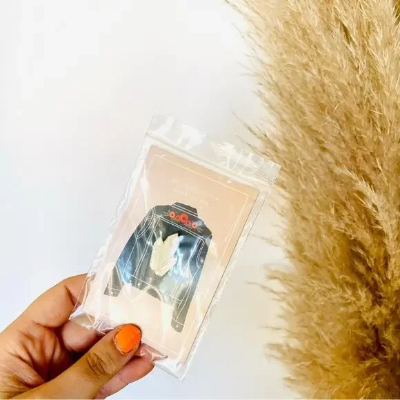 NEW JAXKELLY FREE PEOPLE White Enamel Crystal 18kt Gold Plated Lapel Collar Pin