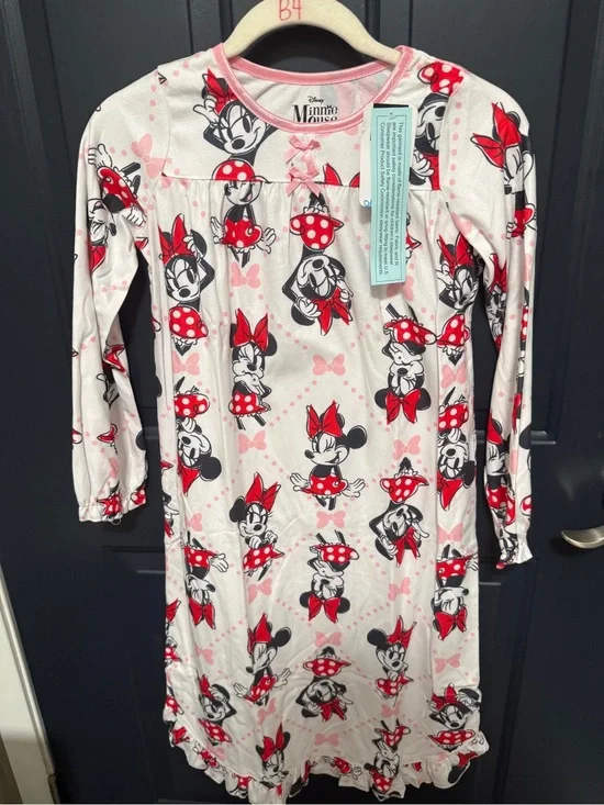Disney Minnie Mouse Printed Sleep Top in Black and White