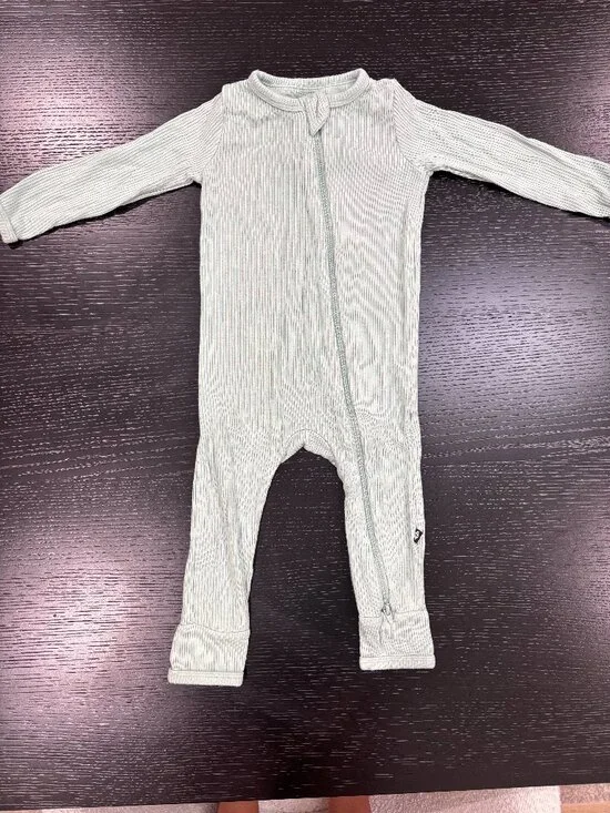 kyte green zipped up onesie