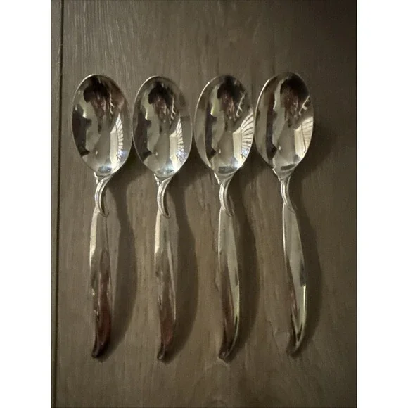 4 PCs 1847 Rogers Bros FLAIR International Silver Plate Oval Soup Spoons‎