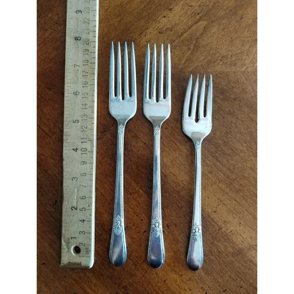1847 Rogers Bro International Adoration Silverplate 2 Dinner 1 Salad Forks