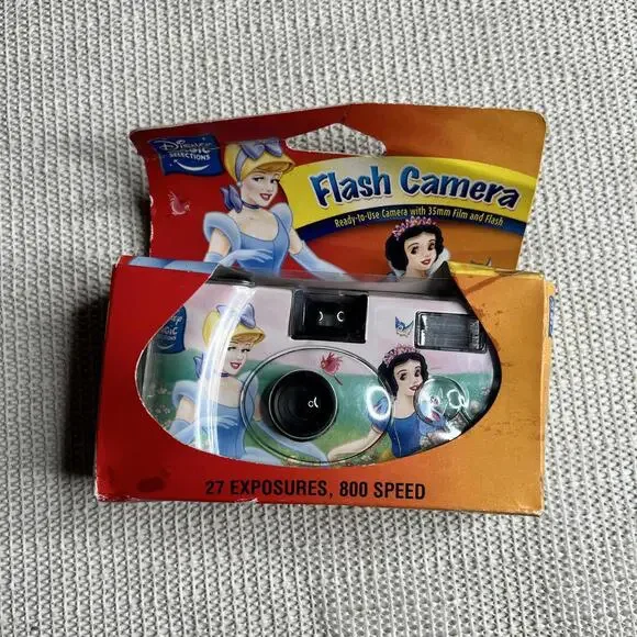 Disney Selections‎ 35mm Flash Camera 800 27 Exposures Single Use Princess Design