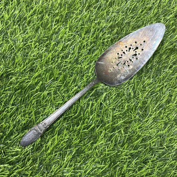 1937 Rogers First Love Silverplate Pierced Pie Cake Server Vintage Floral
