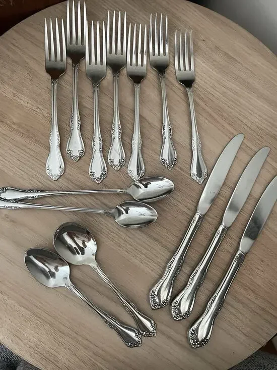 Oneida Stainless Steel Flatware Set Louisiana 14 Pieces Floral Discontinued