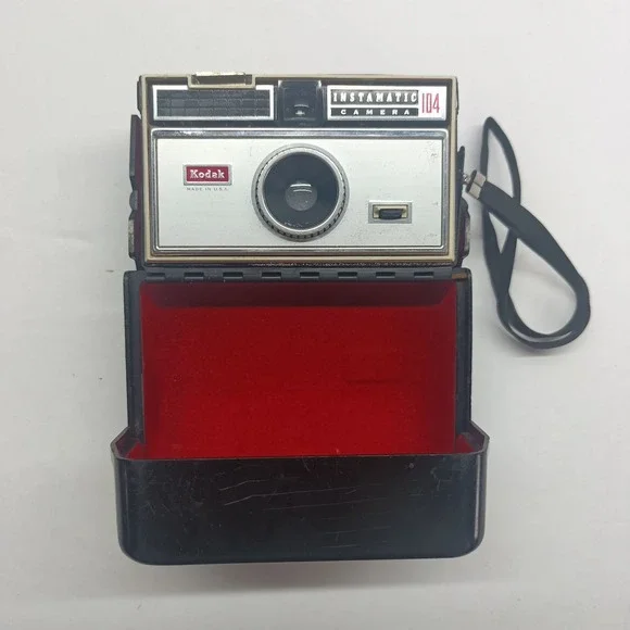 Vintage Kodak Instamatic 704 Camera - Collectible w/ Hard Case‎ UNTESTED
