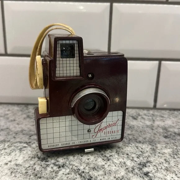 Imperial Debonair Camera Maroon Bakelite Vintage 620 Film MCM Prop Untested