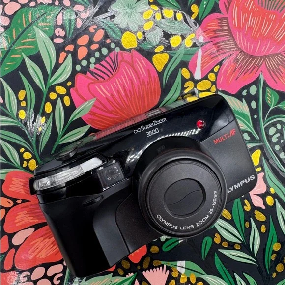 Olympus Infinity SuperZoom 3500 35mm Film Camera 35-120mm Multi AF Weatherproof