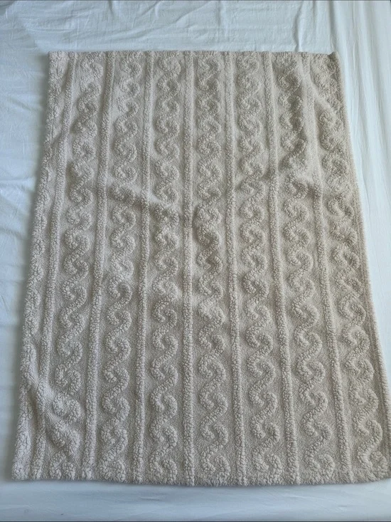 Baby textured blanket for crib
