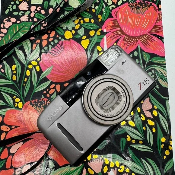 Canon Sure Shot Z115 35mm Film Camera 38-115mm Zoom AiAF Silver Point and Shoot