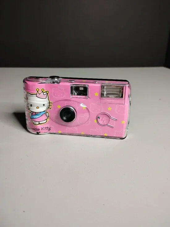 Vintage Hello Kitty Sanrio Collectible Single Use 35mm Flash Camera