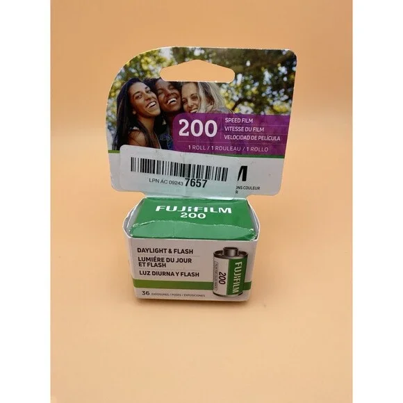 FUJIFILM 200 Color Negative Film (35mm Roll Film, 36 Exposures, 1 Roll)