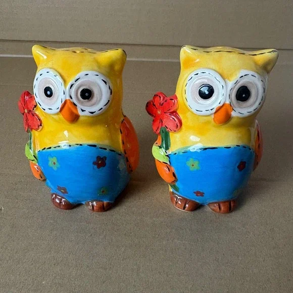 Emerald Isle Ceramic Owl Salt‎ and Pepper Shaker Set Yellow Blue Flower Design