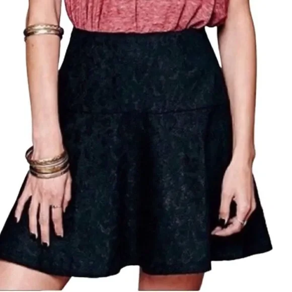 Free people Black chenile leopard skirt size 4