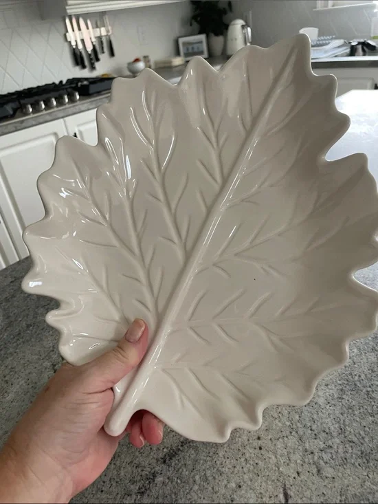 Leaf-Shaped Ceramic Serving Platter in Cream - Home Dining Serveware