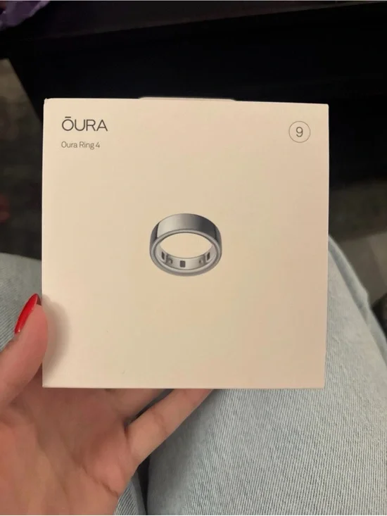 Oura Ring 4 in Silver with White Packaging