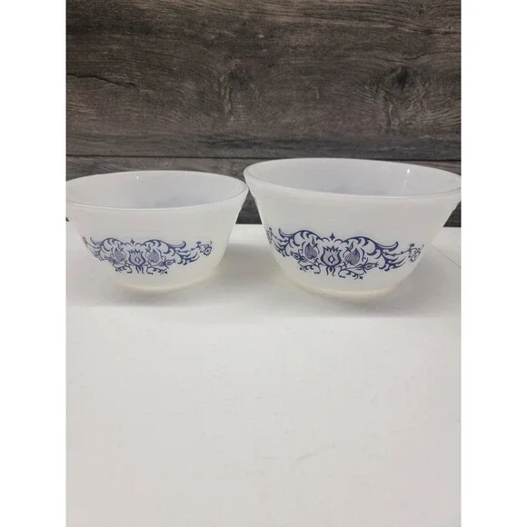 Vintage Federal Glass Blue On White Tulip Pattern  Mixing Bowl Set