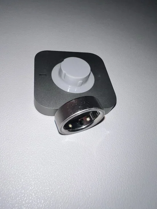 Oura Ring 4 Silver Smart Ring Size 9 w/ Original Charger
