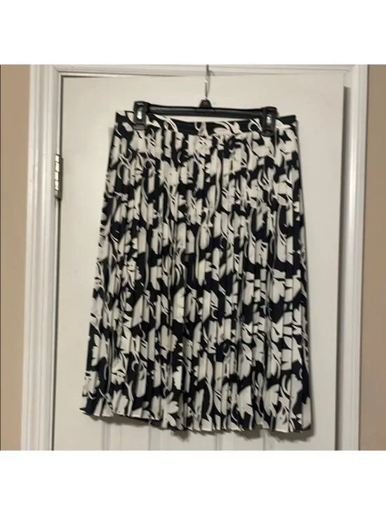 🥰J. Crew Black and White A-Line Skirt