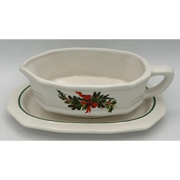 Pfaltzgraff Christmas Heritage Gravy Boat & Plate 16 oz Ceramic NOS USA Vintage