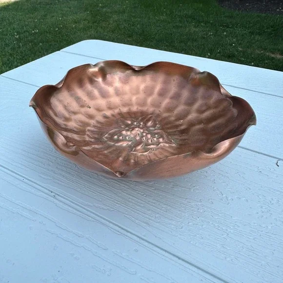 Gregorian Copper 317 Hammered Pedestal Bowl Scalloped Ruffled Edge Vintage Decor