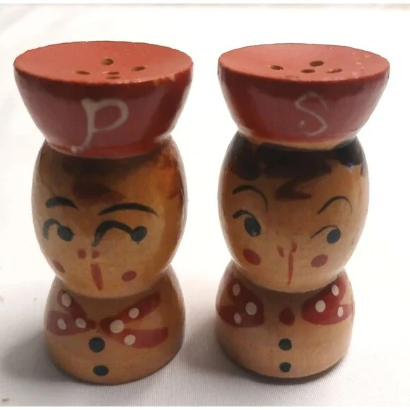 2 Vintage Japan Hand Painted Wooden Flat Top Chef Salt &Pepper Shakers