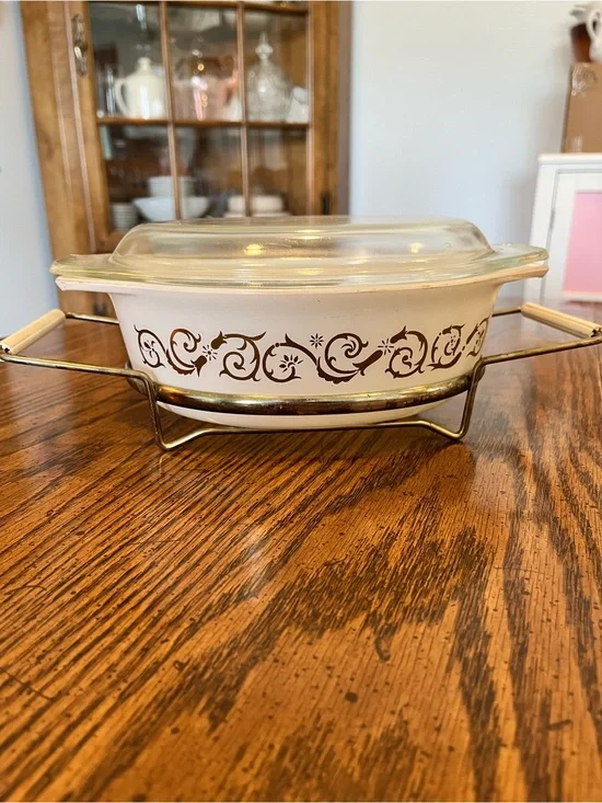 Pyrex Empire Scroll Casserole Dish with Glass Lid and Base